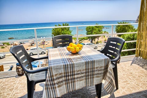 Day, View (from property/room), Balcony/Terrace, Dining area, Beach, Sea view