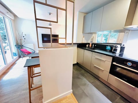 Kitchen or kitchenette, Dining area, dishwasher, minibar, oven, pet friendly, stove