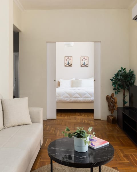 Bed, Living room, Photo of the whole room, Seating area, Bedroom