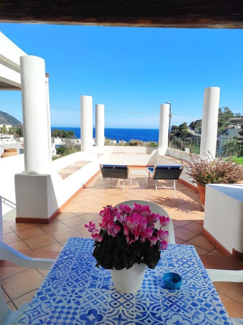Property building, Balcony/Terrace, City view, Sea view