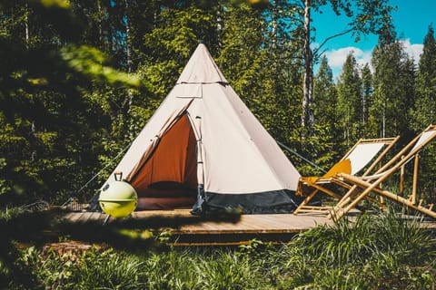 Venejoen Piilo - Loimu Luxury tent in Finland