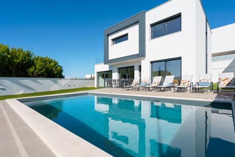 Property building, Swimming pool, Swimming pool