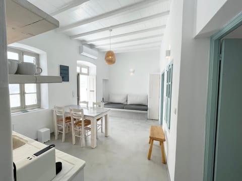 Living room, Seating area, Dining area, kitchen