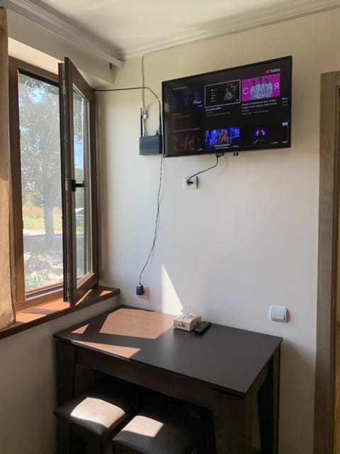 TV and multimedia, Quiet street view, hair dresser
