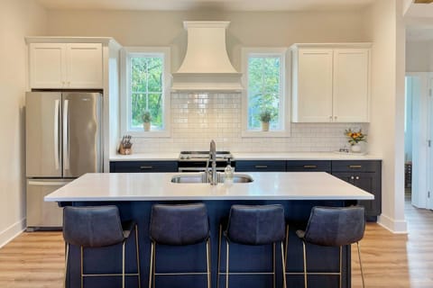 Luxe Lakefront Getaway with Porch and Water View! House in Lake Martin