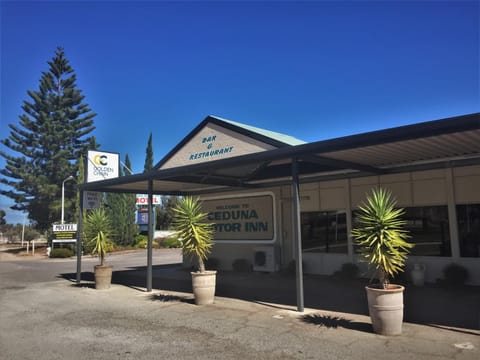 Facade/entrance