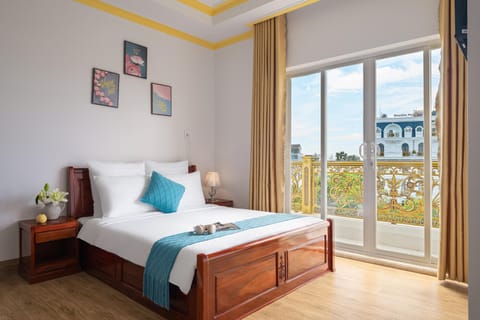 Bed, View (from property/room), Balcony/Terrace, Photo of the whole room, Decorative detail, Bedroom