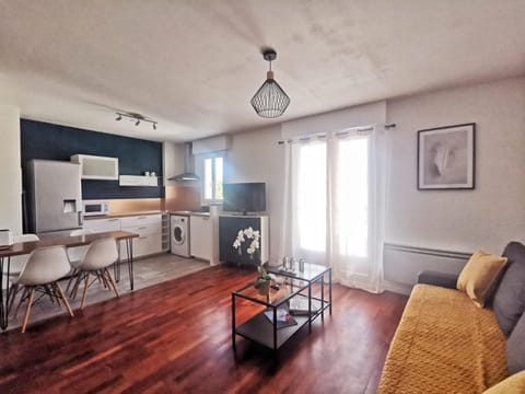 Le 100 Brossolette Apartment in Noisy-le-Grand