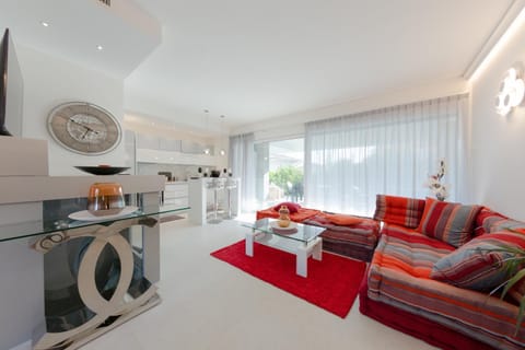 Living room, Dining area