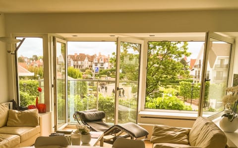 View (from property/room), Balcony/Terrace, Living room, Seating area
