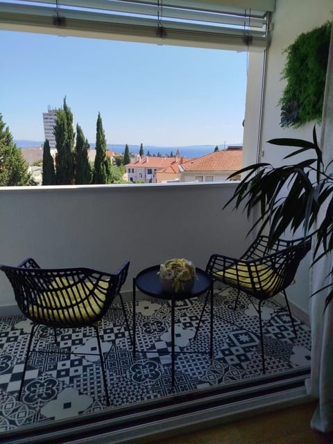 Natural landscape, View (from property/room), Balcony/Terrace, Seating area, Sea view