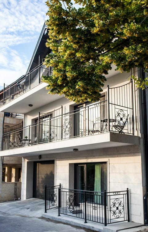 Facade/entrance, Balcony/Terrace