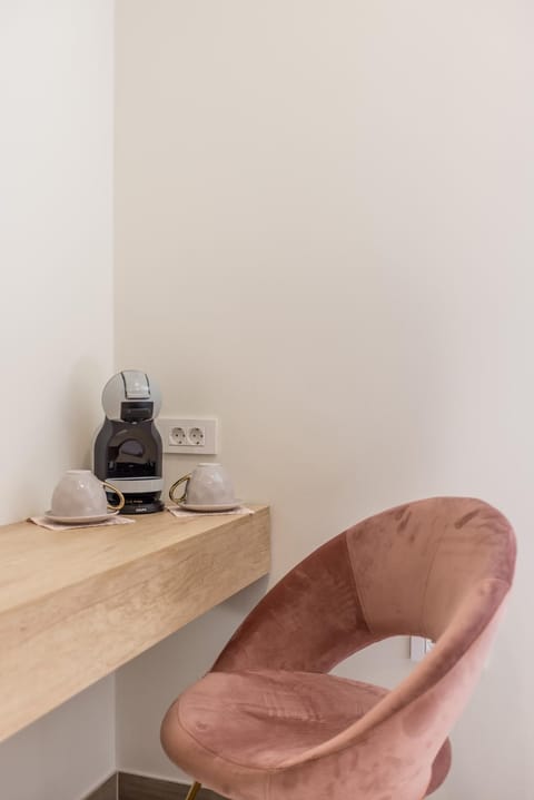 Coffee/tea facilities, Seating area