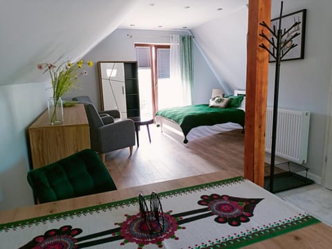 Bed, Living room, Photo of the whole room, Seating area, Bedroom