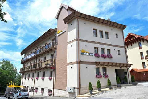 Property building, Facade/entrance