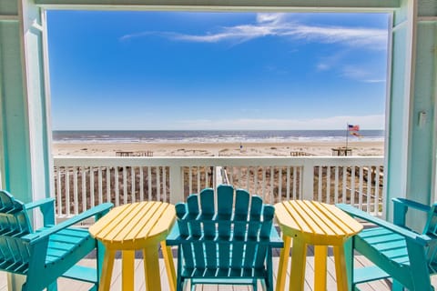 View (from property/room), Balcony/Terrace, Seating area, Beach, Sea view