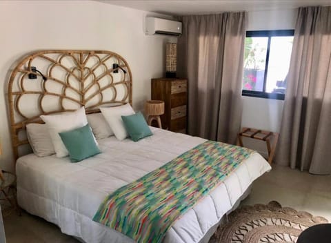 Bed, Photo of the whole room, air conditioner