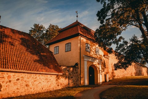 Property building, Day