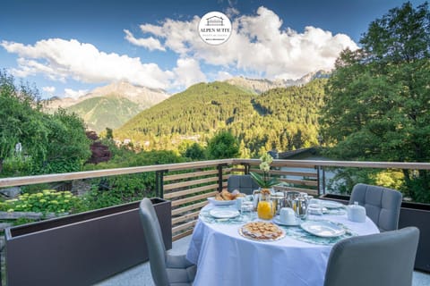 Balcony/Terrace, Mountain view, Breakfast