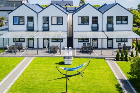 Property building, Patio, Garden, Garden view, Location