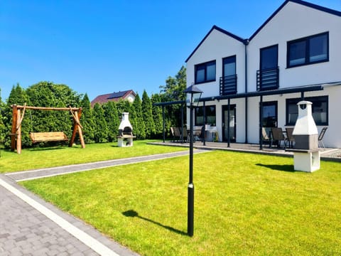 Property building, Spring, Day, Natural landscape, Garden, Garden view