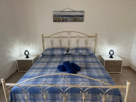 Bedroom, wardrobe, air conditioner