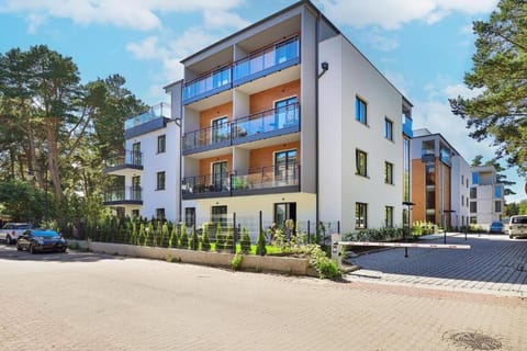 Property building, Spring, Day, Neighbourhood