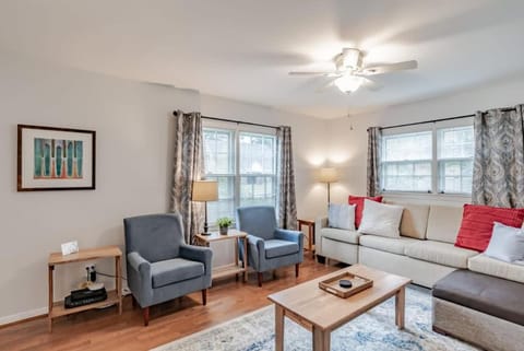 Bel-Air Bungalow- close to Midtown Highways and Downtown Mobile House in Mobile