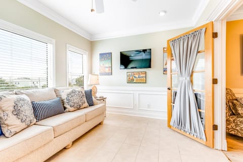 The One Eyed Chihuahua - 30 Day Rental House in James Island