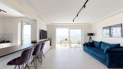 Luxury Penthouse Adriatic Blue - On the beach Apartment in Tučepi