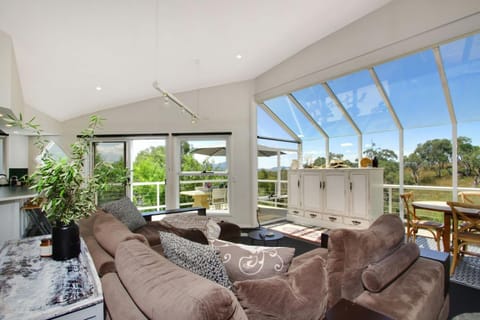 View (from property/room), Balcony/Terrace, Living room, Seating area