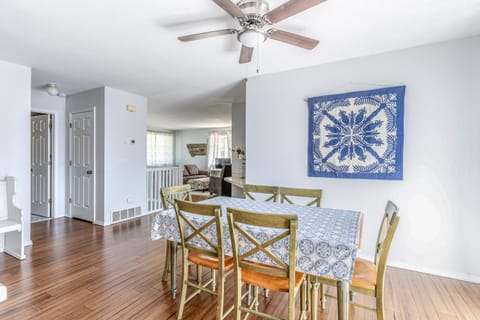 Cozy Escape House in Woods Bay