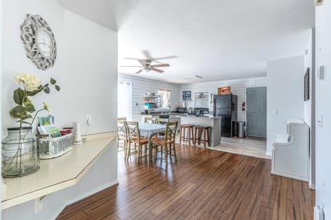 Cozy Escape House in Woods Bay