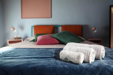 Bed, Photo of the whole room, Bedroom, towels
