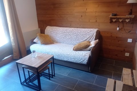 Bright 30 M With Balcony Center Villa Apartment in Le Monêtier-les-Bains