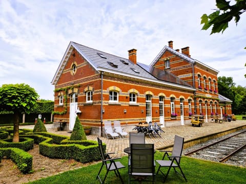 Property building, Spring, Day, Garden, Garden view