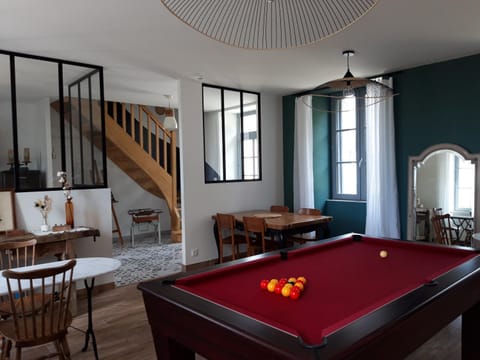 Billiard, Dining area