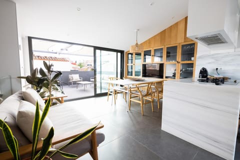 TV and multimedia, Kitchen or kitchenette, Living room, Seating area, Dining area, minibar, pet friendly