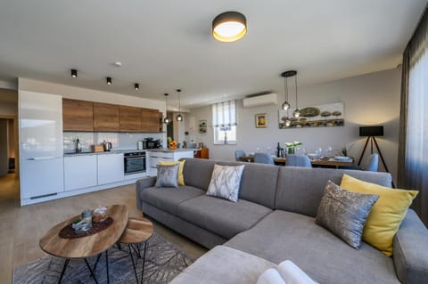 Luxury apartment Barka in Villa with heated pool Apartment in Split-Dalmatia County