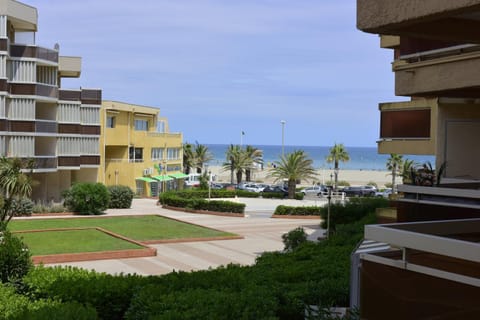 Property building, Garden view, Sea view