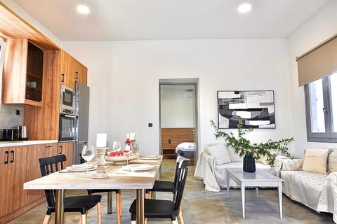 Kitchen or kitchenette, Living room, Photo of the whole room, Decorative detail, Seating area, Dining area, Guests, minibar, pet friendly, stove