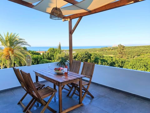 Patio, Natural landscape, View (from property/room), Balcony/Terrace, Dining area, Sea view
