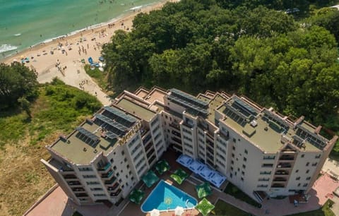 Facade/entrance, Bird's eye view, Swimming pool