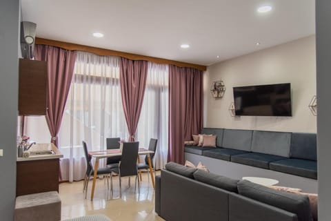 TV and multimedia, Living room, Seating area, Dining area