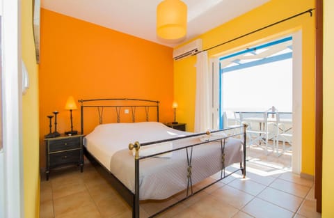 View (from property/room), Balcony/Terrace, Bedroom, air conditioner