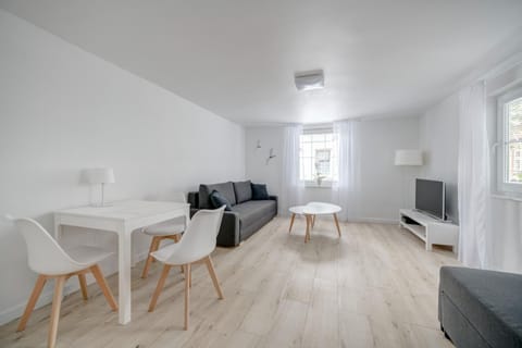 Restaurant/places to eat, Summer, Children play ground, Beach, Parking