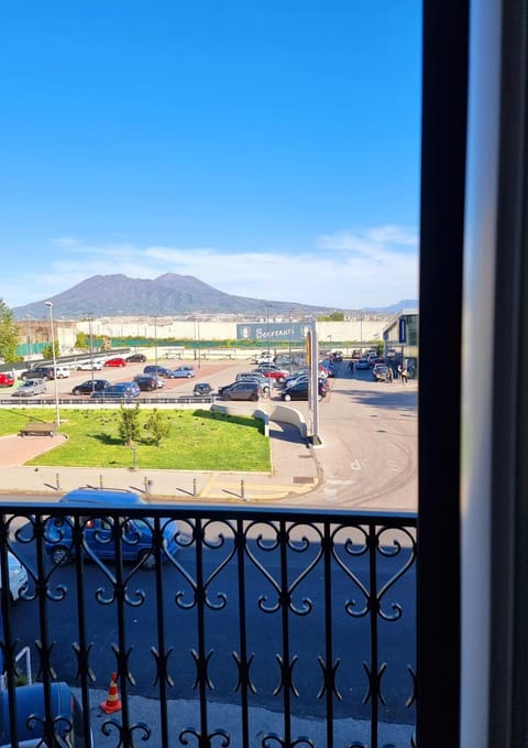 Balcony/Terrace, Mountain view, Street view