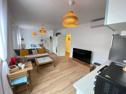 Bed, Bathroom, TV and multimedia, Kitchen or kitchenette, Living room, Photo of the whole room, Seating area, Dining area, Bedroom, heating, internet, towels, wardrobe, air conditioner