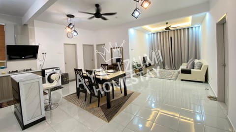 Communal lounge/ TV room, TV and multimedia, Living room, Seating area, Dining area