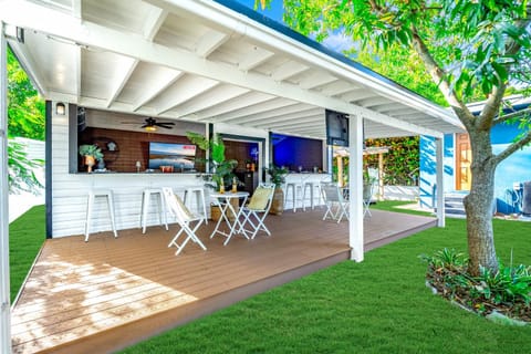 Pool and Beach Relaxing Close to Everything House in Dania Beach